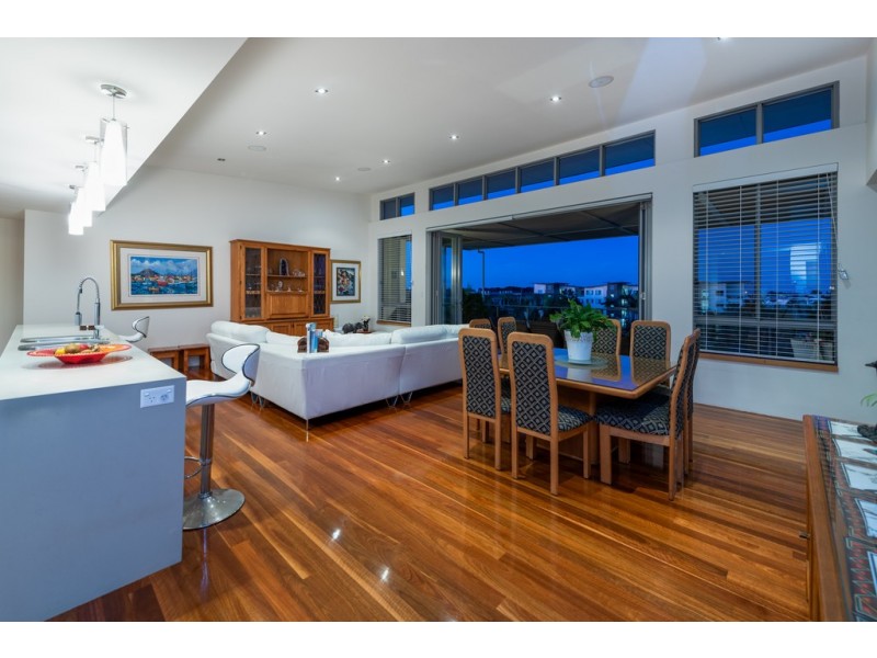 Penthouse 341/ 3-5 Pendraat Parade ‘Ilanah Aqua’, Hope Island QLD 4212