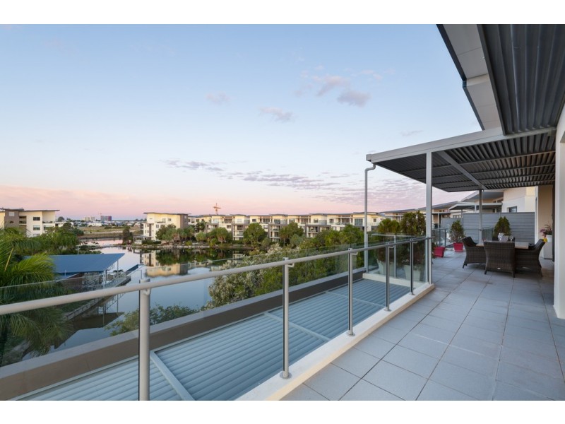 Penthouse 341/ 3-5 Pendraat Parade ‘Ilanah Aqua’, Hope Island QLD 4212