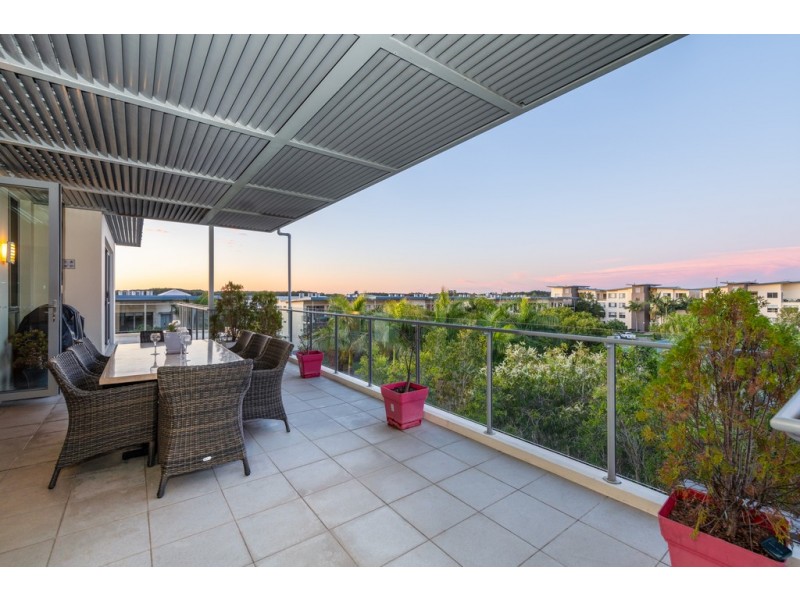Penthouse 341/ 3-5 Pendraat Parade ‘Ilanah Aqua’, Hope Island QLD 4212