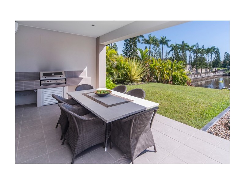 2202 Taromeo Court, Hope Island QLD 4212