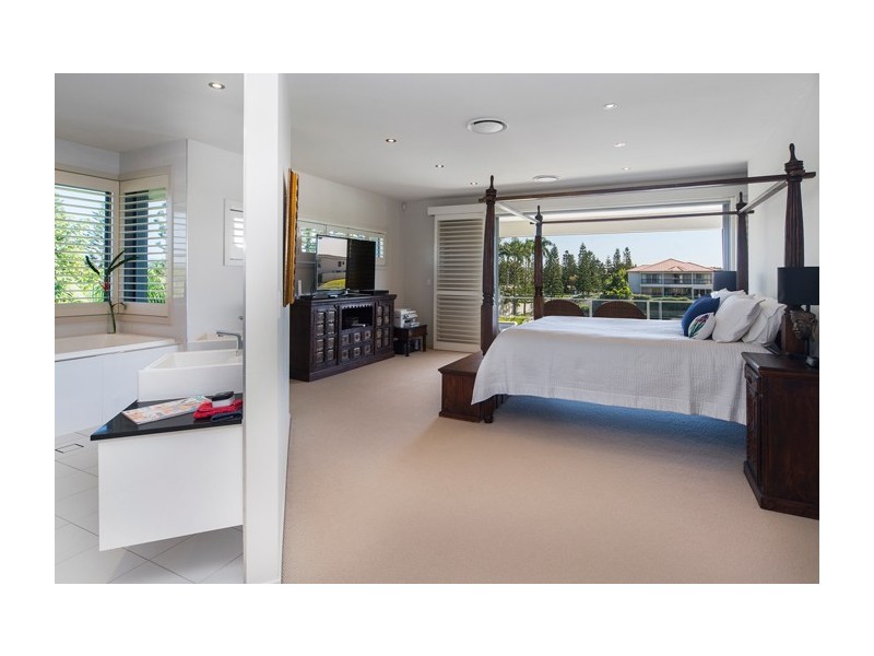 2202 Taromeo Court, Hope Island QLD 4212