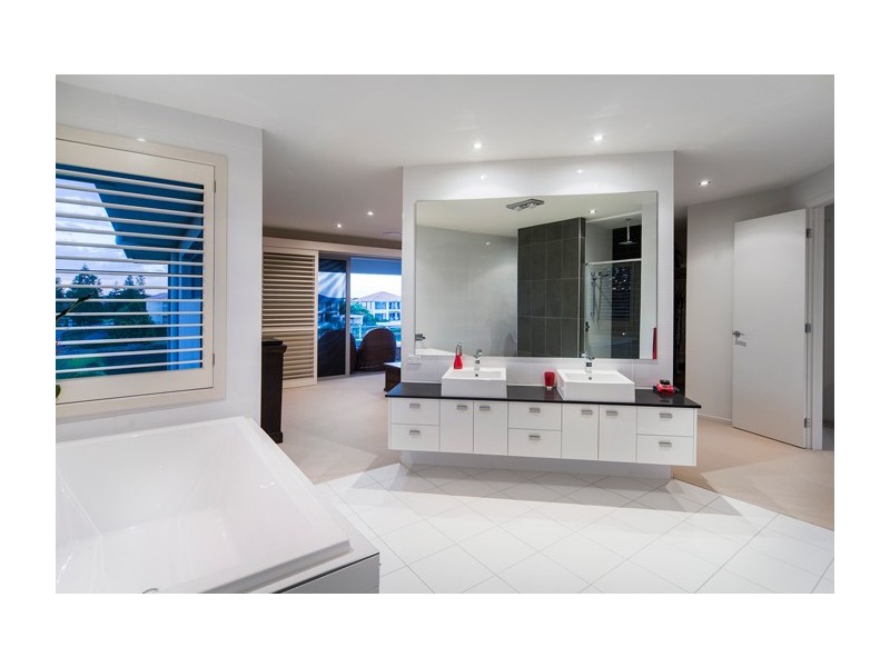 2202 Taromeo Court, Hope Island QLD 4212