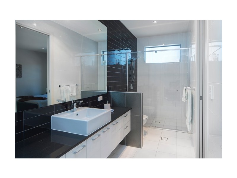 2202 Taromeo Court, Hope Island QLD 4212