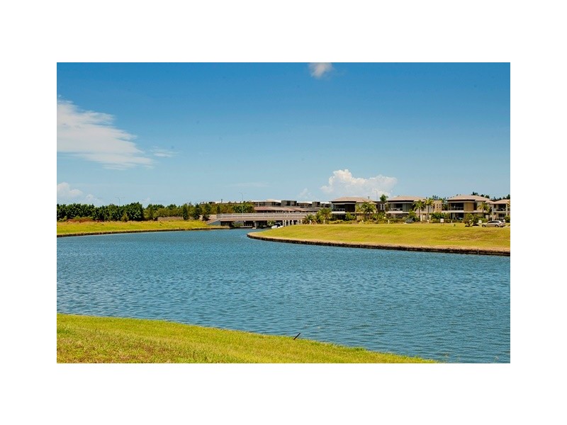2633 Virginia Drive, Hope Island QLD 4212