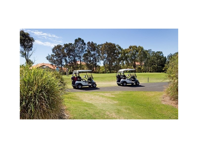 2633 Virginia Drive, Hope Island QLD 4212