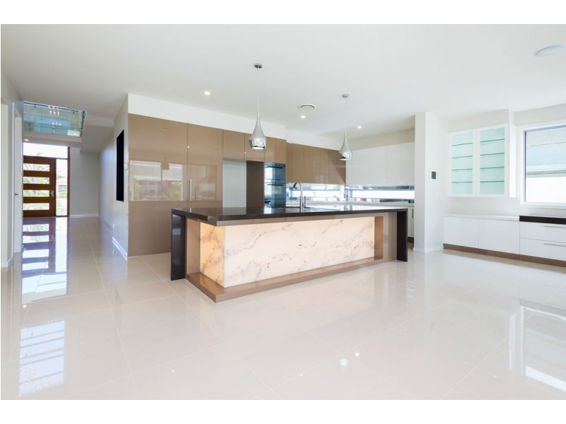 2173 Beaufort Way, Hope Island QLD 4212