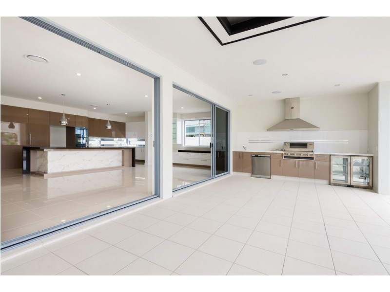 2173 Beaufort Way, Hope Island QLD 4212