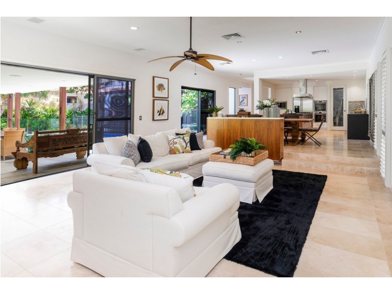 3145 Riverleigh Drive, Hope Island QLD 4212