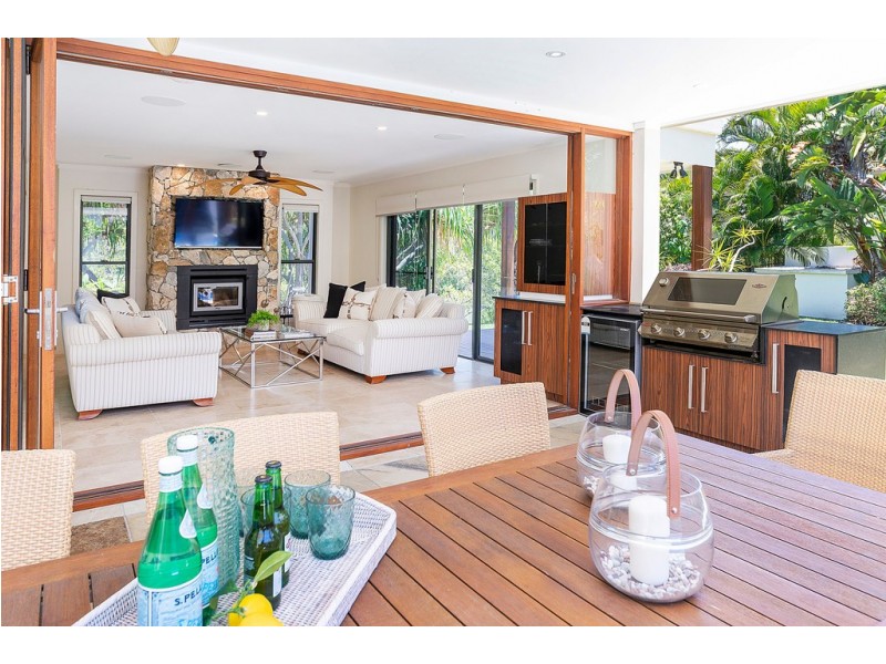 3145 Riverleigh Drive, Hope Island QLD 4212