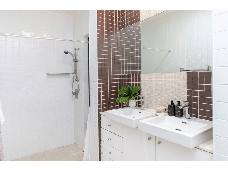 3145 Riverleigh Drive, Hope Island QLD 4212