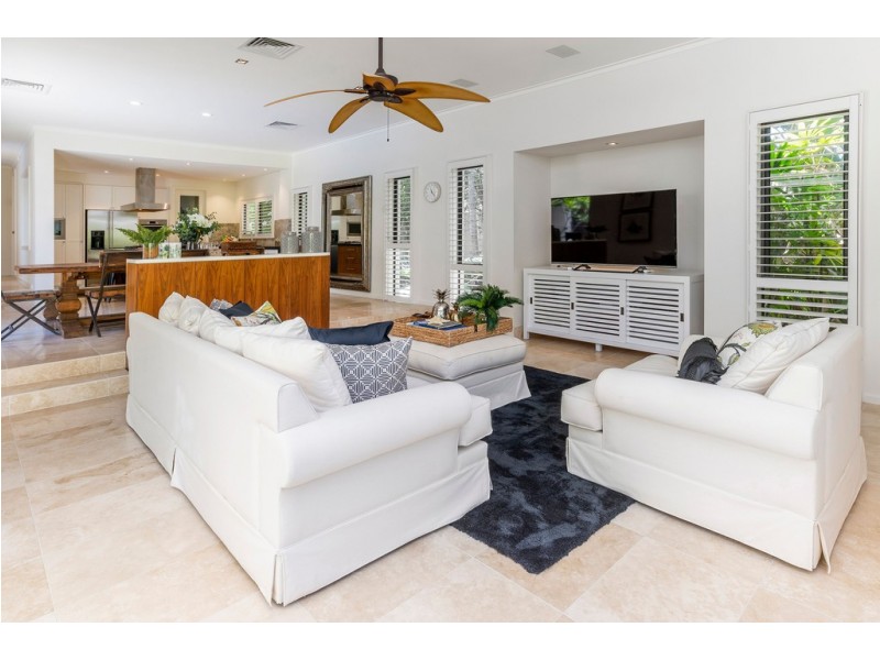 3145 Riverleigh Drive, Hope Island QLD 4212