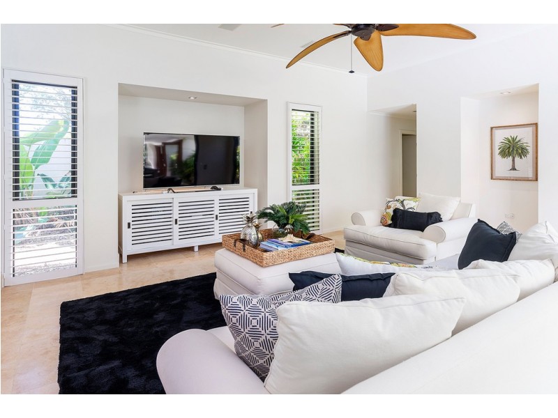 3145 Riverleigh Drive, Hope Island QLD 4212