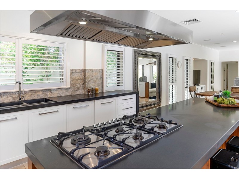 3145 Riverleigh Drive, Hope Island QLD 4212