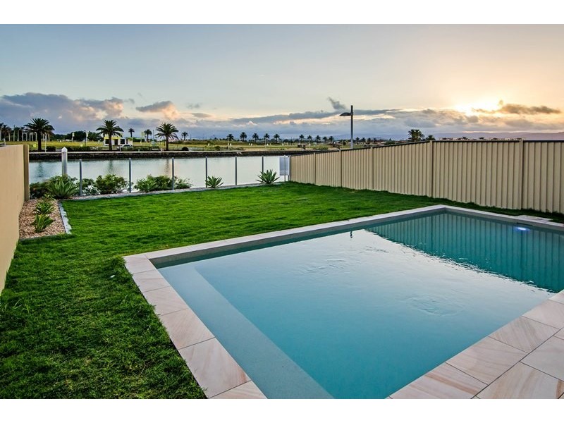 62 Harbour Rise, Hope Island QLD 4212