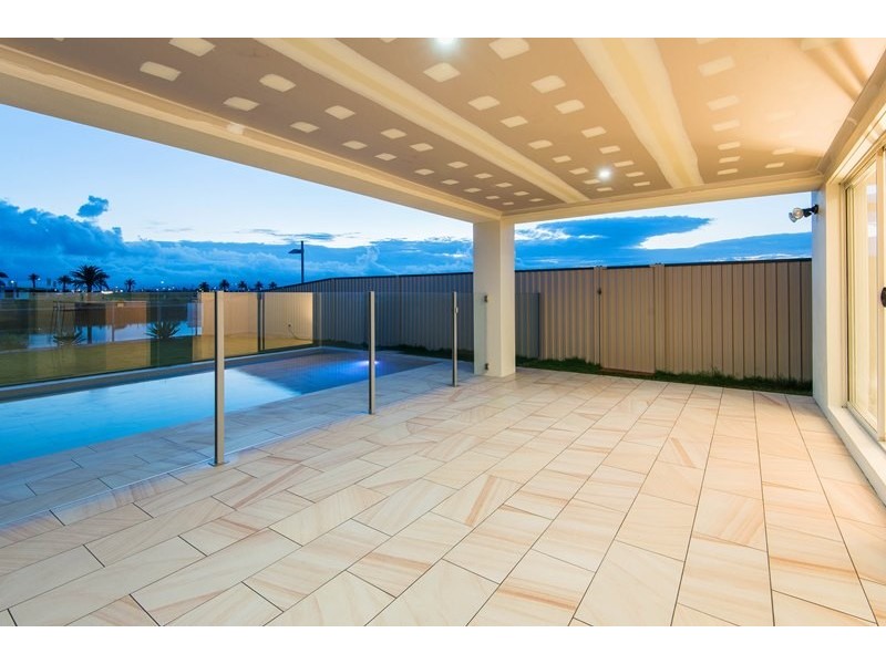 62 Harbour Rise, Hope Island QLD 4212