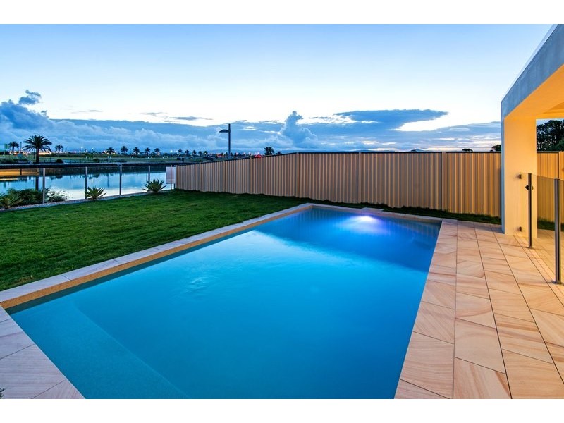62 Harbour Rise, Hope Island QLD 4212