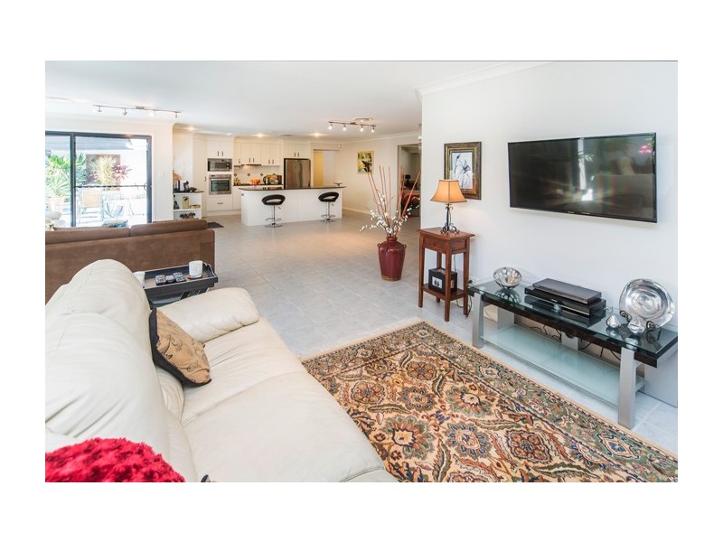 1 Calmwater Crescent, Helensvale QLD 4212