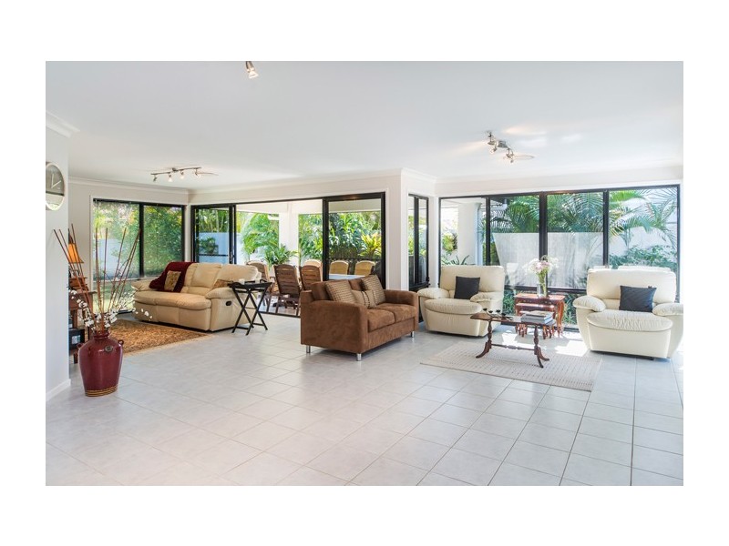 1 Calmwater Crescent, Helensvale QLD 4212