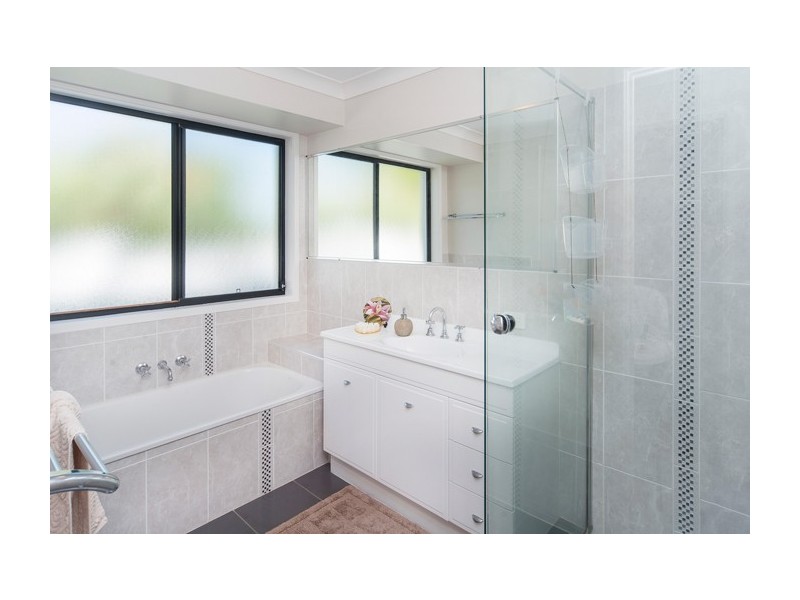 1 Calmwater Crescent, Helensvale QLD 4212