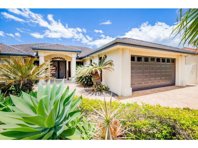 32 Oyster Cove Promenade, Helensvale QLD 4212