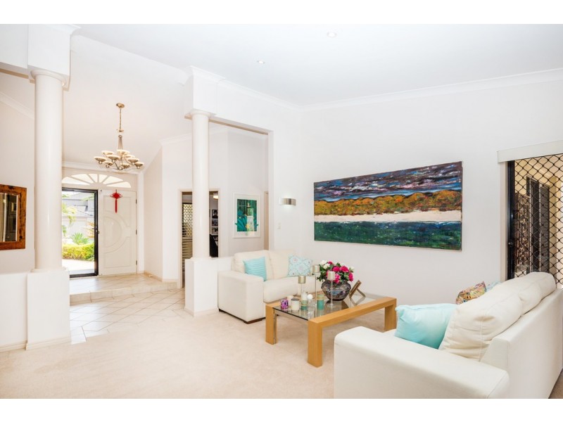 32 Oyster Cove Promenade, Helensvale QLD 4212