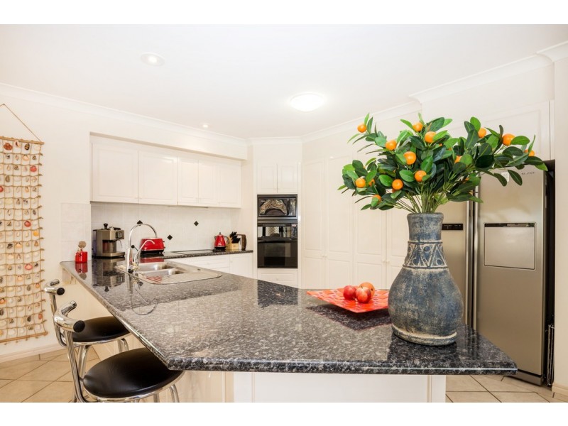 32 Oyster Cove Promenade, Helensvale QLD 4212