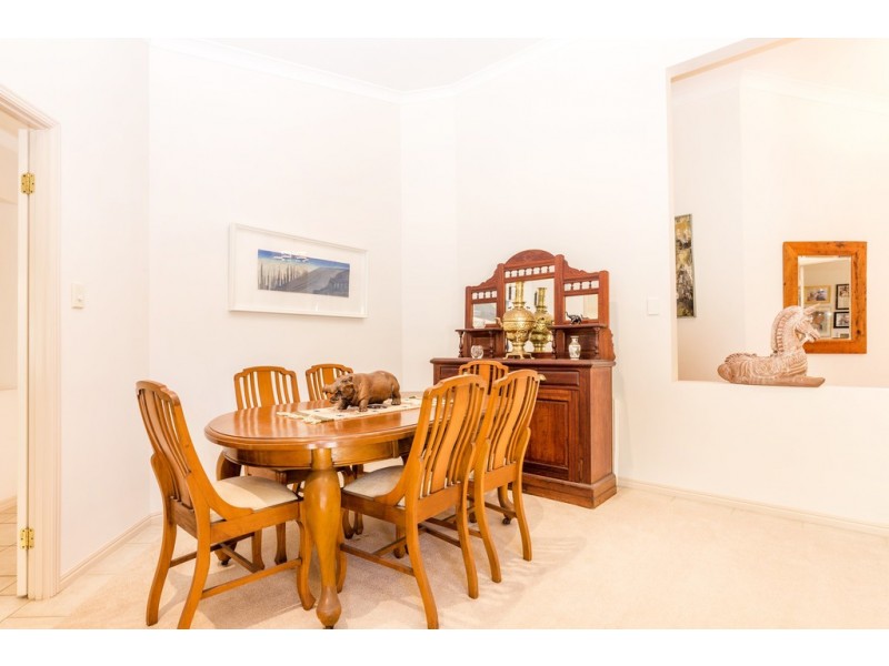 32 Oyster Cove Promenade, Helensvale QLD 4212