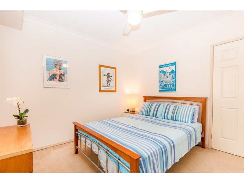 32 Oyster Cove Promenade, Helensvale QLD 4212