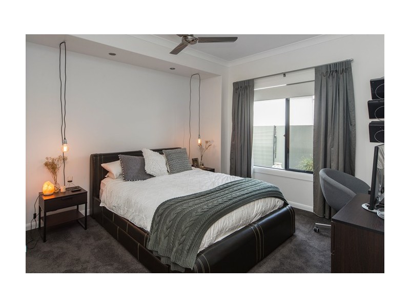 100 The Peninsula, Helensvale QLD 4212