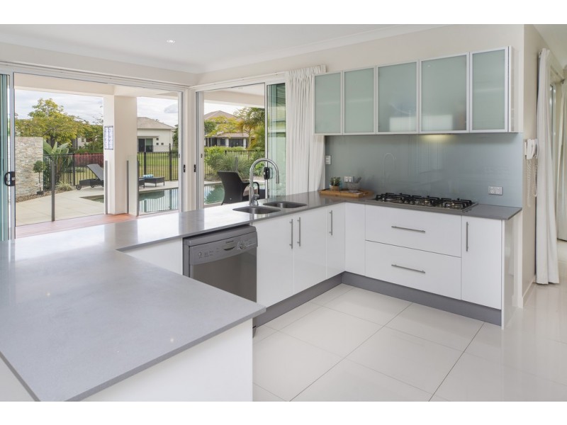 2549 Gowrie Way, Hope Island QLD 4212