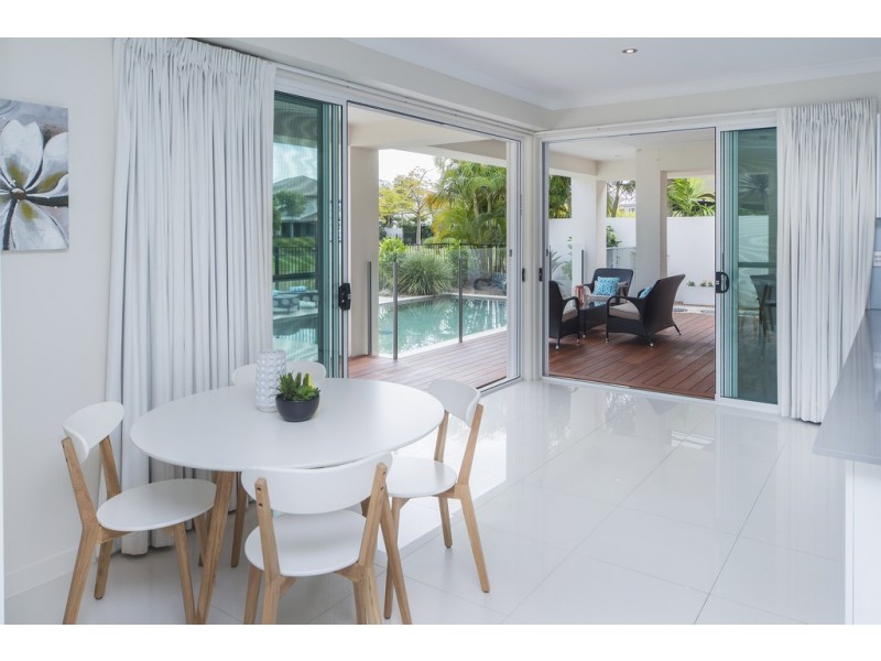 2549 Gowrie Way, Hope Island QLD 4212