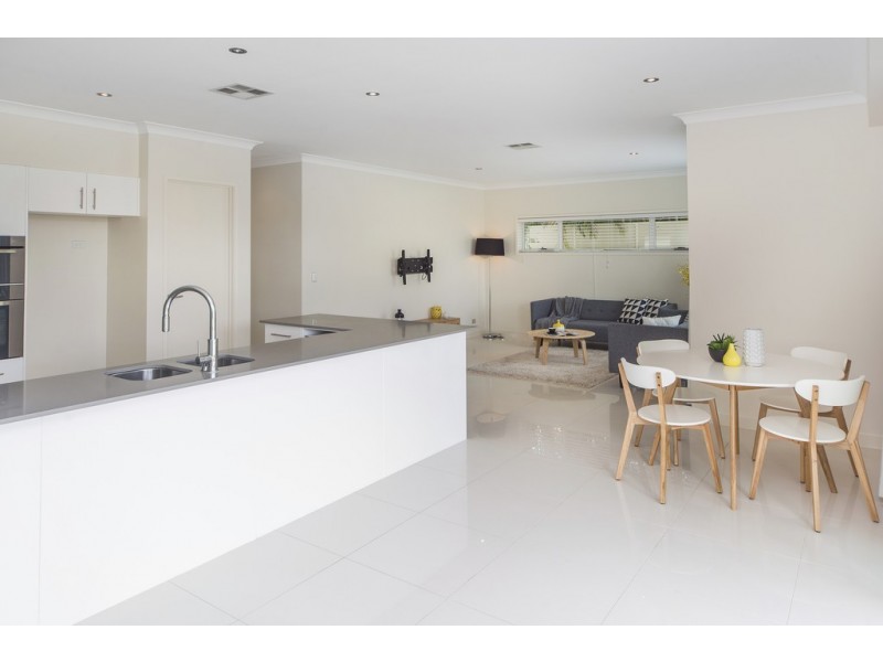 2549 Gowrie Way, Hope Island QLD 4212