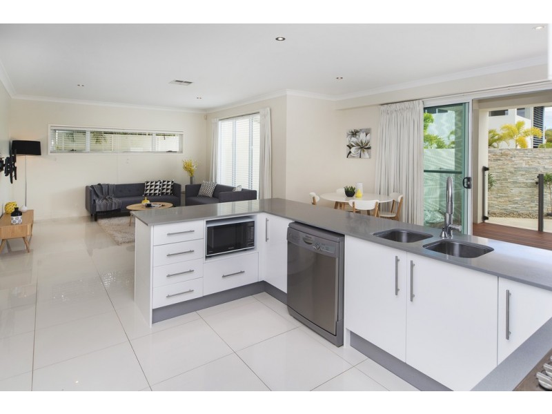2549 Gowrie Way, Hope Island QLD 4212
