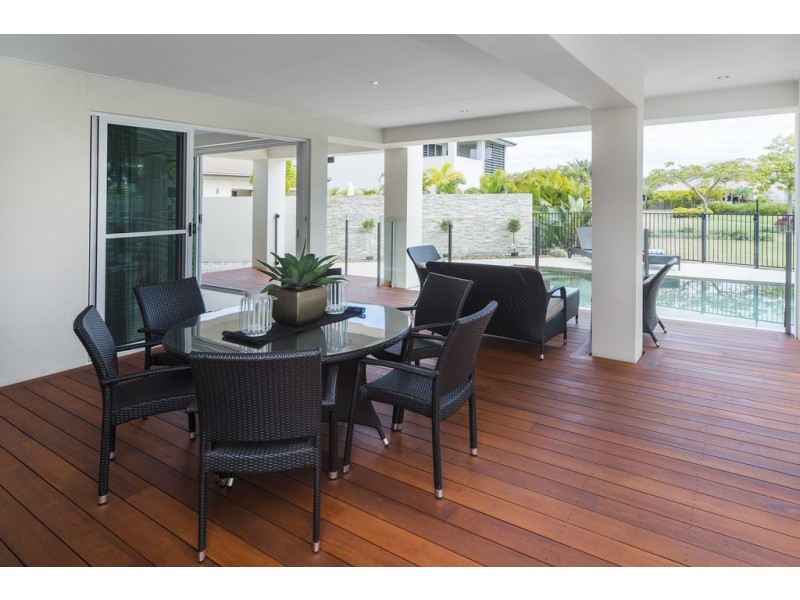 2549 Gowrie Way, Hope Island QLD 4212