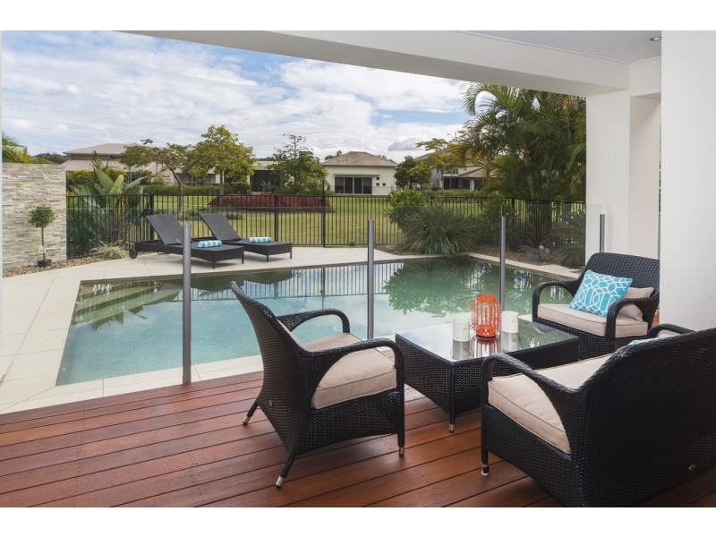 2549 Gowrie Way, Hope Island QLD 4212