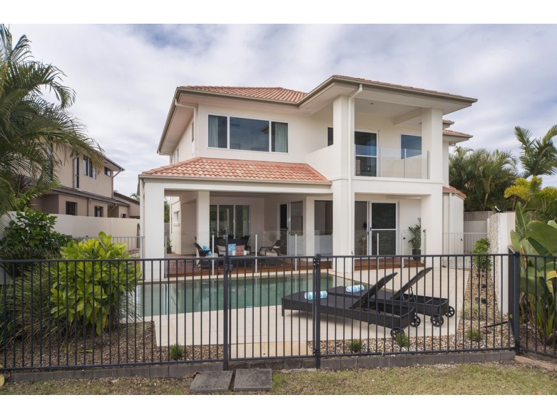 2549 Gowrie Way, Hope Island QLD 4212