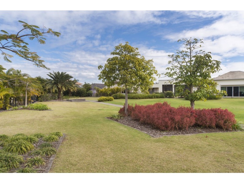 2549 Gowrie Way, Hope Island QLD 4212