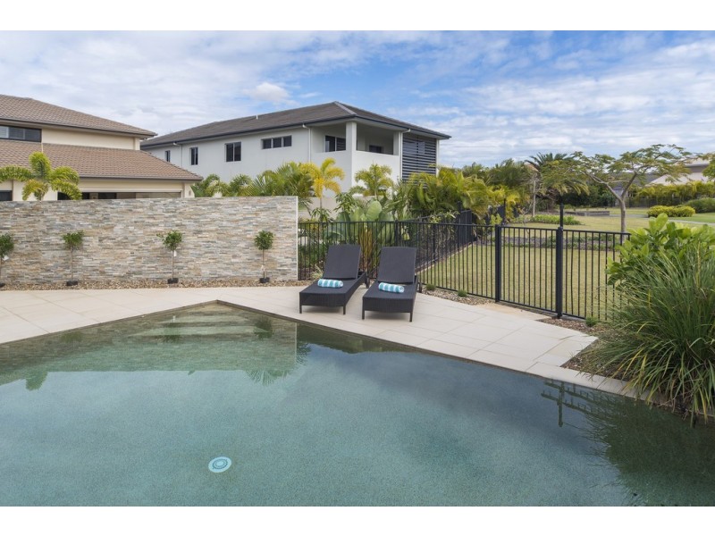 2549 Gowrie Way, Hope Island QLD 4212