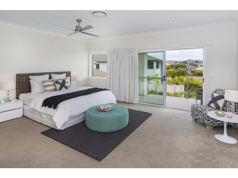 2549 Gowrie Way, Hope Island QLD 4212