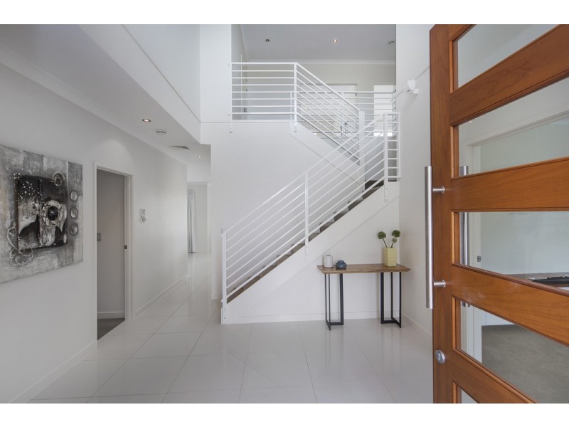 2549 Gowrie Way, Hope Island QLD 4212