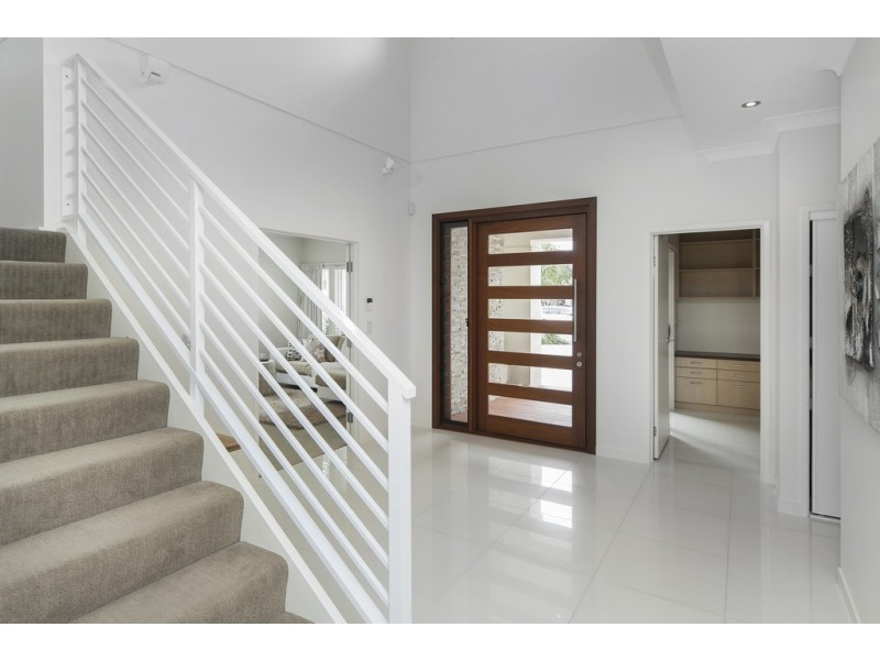 2549 Gowrie Way, Hope Island QLD 4212