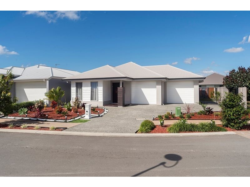 10 Keelson Crescent, Hope Island QLD 4212