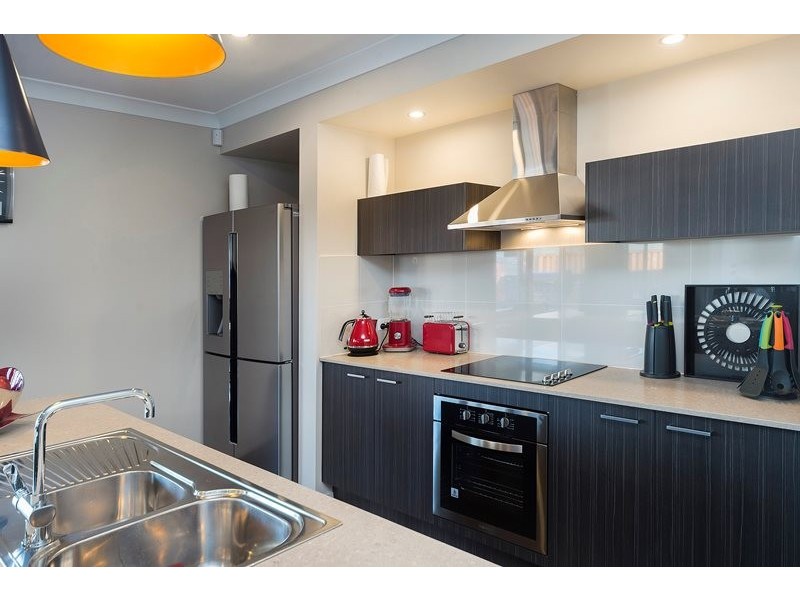 10 Keelson Crescent, Hope Island QLD 4212
