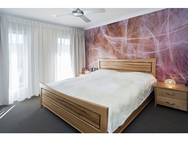 10 Keelson Crescent, Hope Island QLD 4212