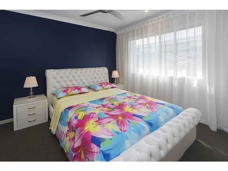 10 Keelson Crescent, Hope Island QLD 4212