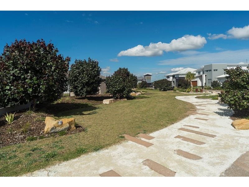10 Keelson Crescent, Hope Island QLD 4212