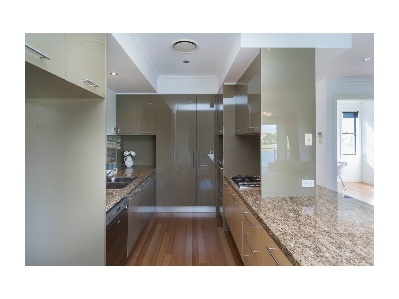 6091 Lugano Drive, Hope Island QLD 4212