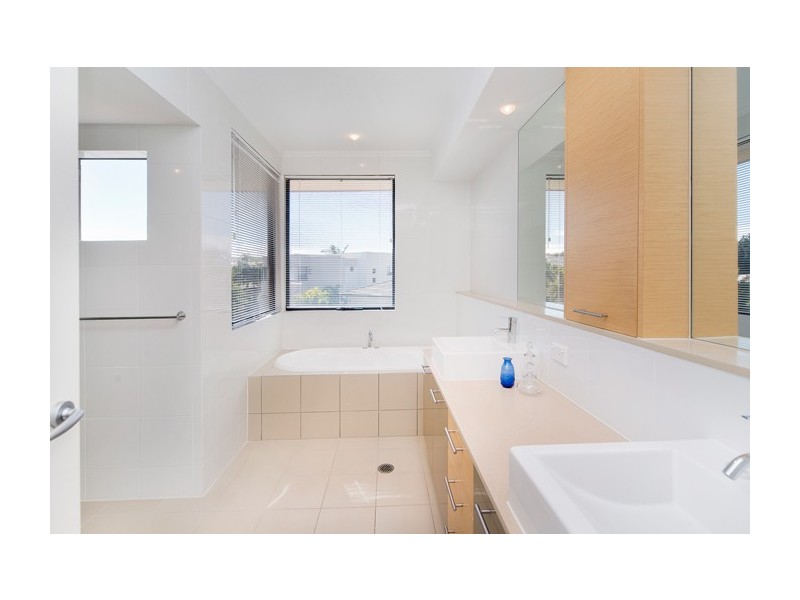 6091 Lugano Drive, Hope Island QLD 4212