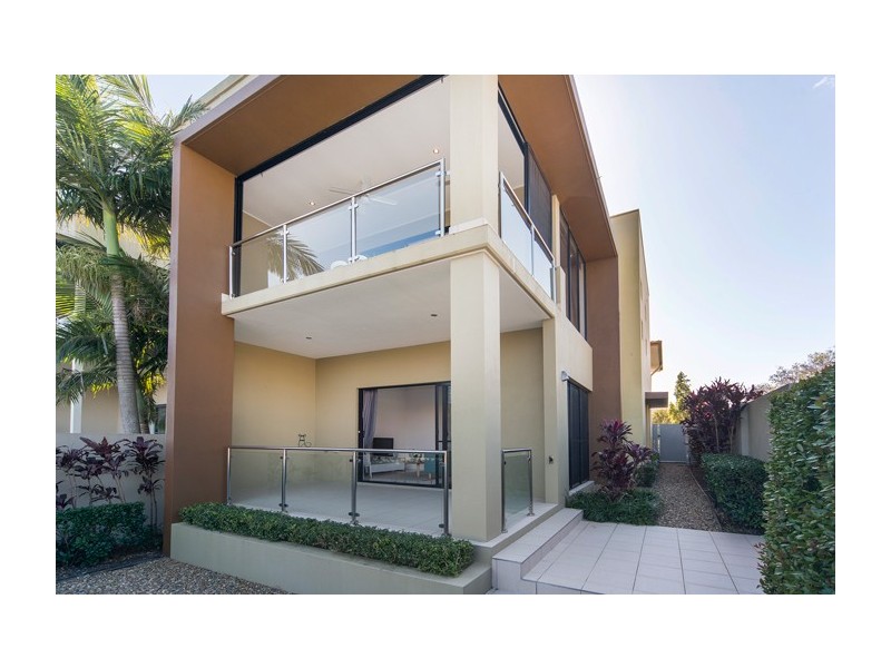 6091 Lugano Drive, Hope Island QLD 4212