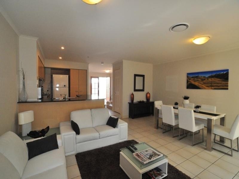 8852 Magnolia Drive, Hope Island QLD 4212